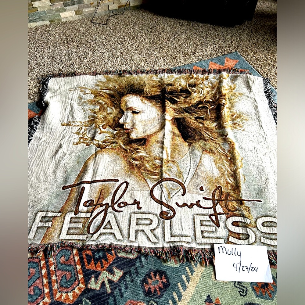 💛🫶 Taylor Swift Fearless OG Woven Tapestry Blanket EUC 🫶💛